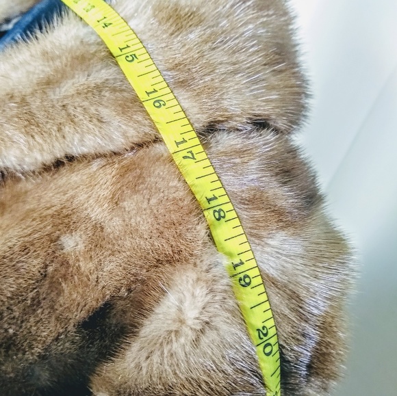 Gorgeous vintage fur stole! - Picture 3 of 8